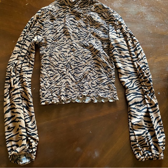 Wild Fable Size Medium Brown Tiger Print Mock Neck Long Sleeve Blouse - Picture 3 of 7